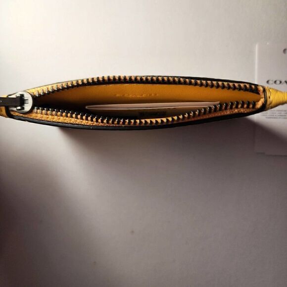 NWT Coach CH130 Zip Card Case With Trompe L'oeil Print Canary Yellow - Picture 3 of 3